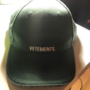 Vetements hat